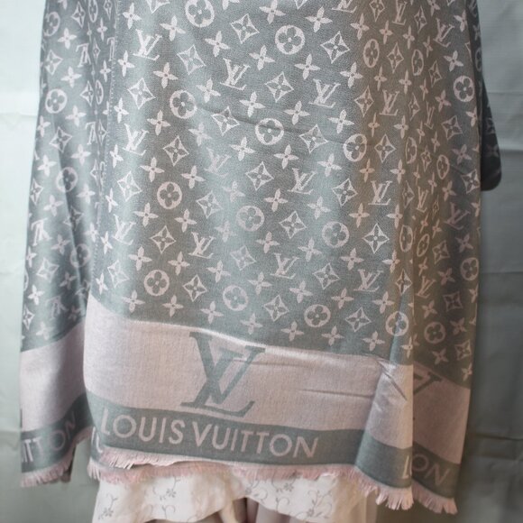 Authentic Louis Vuitton Scarf Wrap Shawl 65% Cashmere 35% Silk Gray Used - Picture 1 of 11